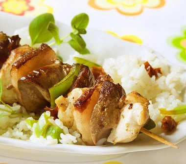 Рецепт Куриные шашлыки с салатом из кускуса и огурцов