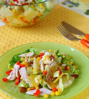 Рецепт Салат из курицы с ананасами и грибами