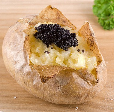 Рецепт Закуска из жареного картофеля, крема и черной икры