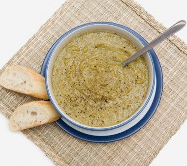 Рецепт Холодный крем-суп с зеленым горошком и цукини по‑средиземноморски