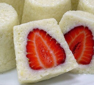 Рецепт Утренние сливочные манные пирожные со свежей клубникой и ванилью