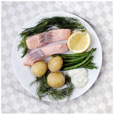 Рецепт Вареный лосось с овощами по‑шведски