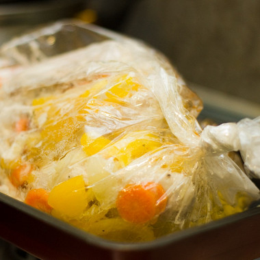 Рецепт Курица в рукаве с овощами