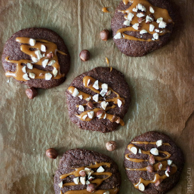 Рецепт Шоколадное печенье с карамелью и фундуком