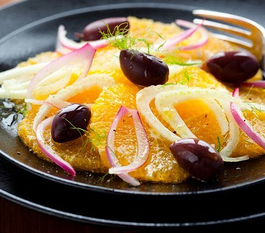 Рецепт Салат из фенхеля с апельсинами и маслинами