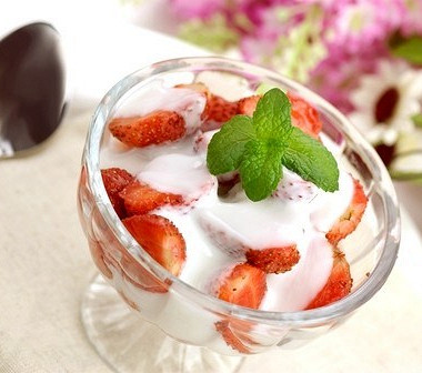 Рецепт Клубника с мятным йогуртом
