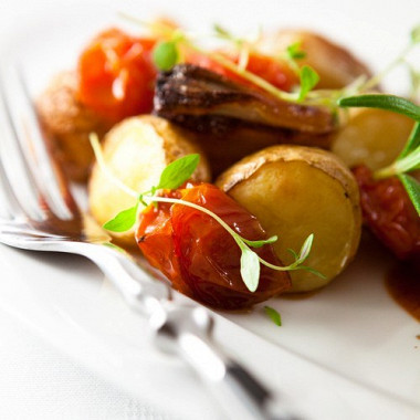 Рецепт Картофель с томатами и базиликом