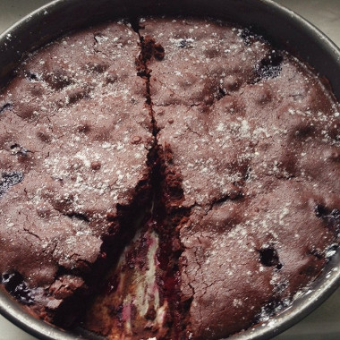 Рецепт Шоколадно-кофейный пирог с вишней