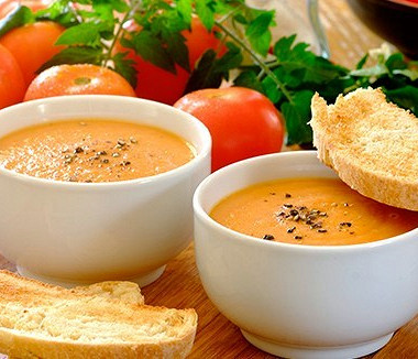 Рецепт Томатный суп из запеченных помидор с чесночными тостами