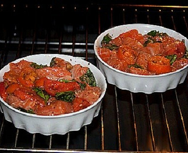 Рецепт Семга, запеченная с томатами и базиликом
