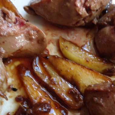 Рецепт Куриная печень в карамели с яблоками