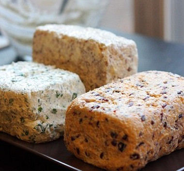 Рецепт Три вида сырных закусок с крекерами