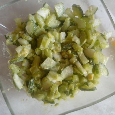Рецепт Зеленый весенний салат с заправкой из авокадо