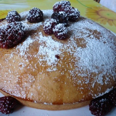 Рецепт Пирог с орехами и ежевикой