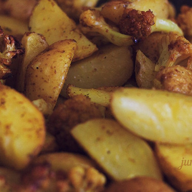 Рецепт Цветная капуста с картофелем в индийских специях