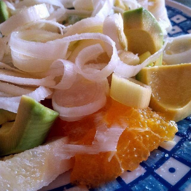 Рецепт Салат из апельсина, авокадо, цитрона и лука-порея