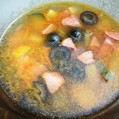 Рецепт Мясная солянка с маслинами