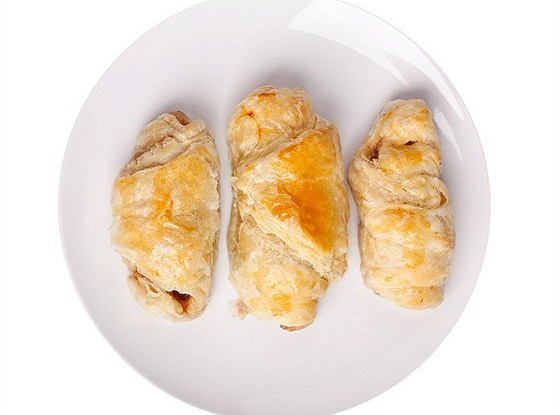 Мясные рулеты в тесте