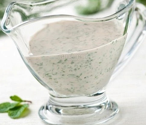 Чесночные гренки с соусом из майонеза