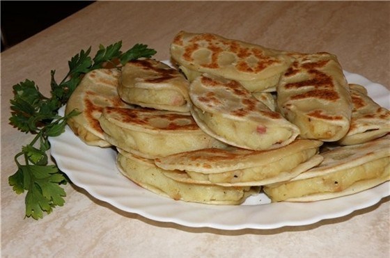 Кыстыбый с картофелем из пельменного теста