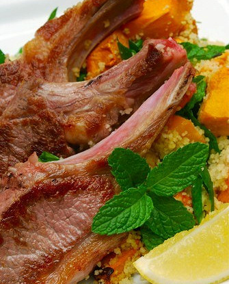 Бараньи котлеты в травах с лимонным кускусом