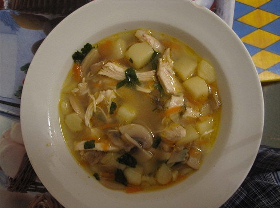 Куриный суп с грибами шампиньонами и зеленью