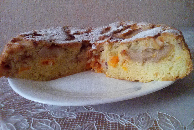 Шарлотка с яблоками и мандаринами