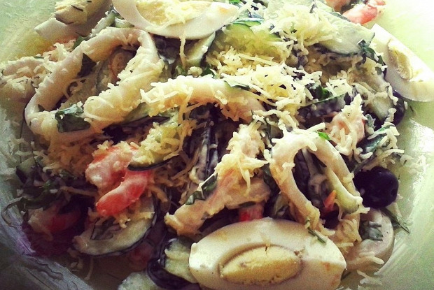 Салат морской с сыром и зеленью