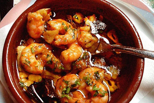 Креветки в чесноке (Gambas al ajillo)