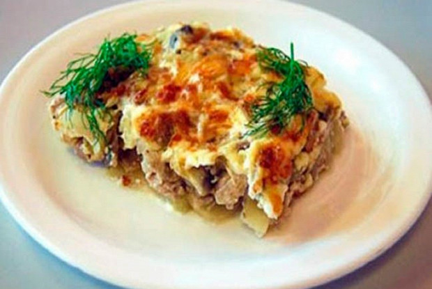 мясо в духовке с сыром помидорами и картошкой рецепт мясо в духовке с сыром помидорами и картошкой