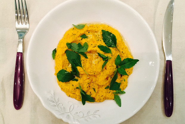 Морковное пюре с куркумой и базиликом