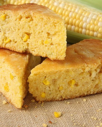 Кукурузный хлеб с кумином, кинзой и луком