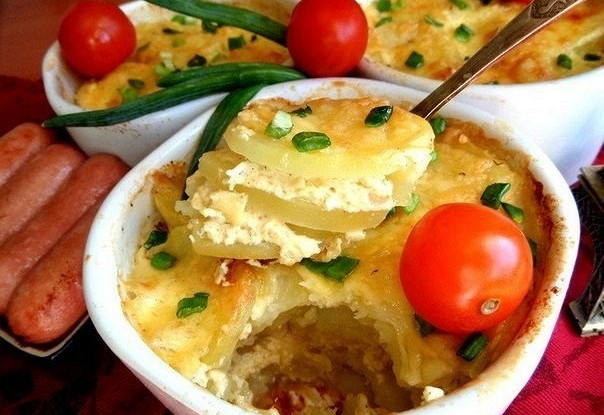 Запеченный картофель со сливками и чесноком «по-французски»
