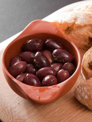 Оливки с чесноком и орегано