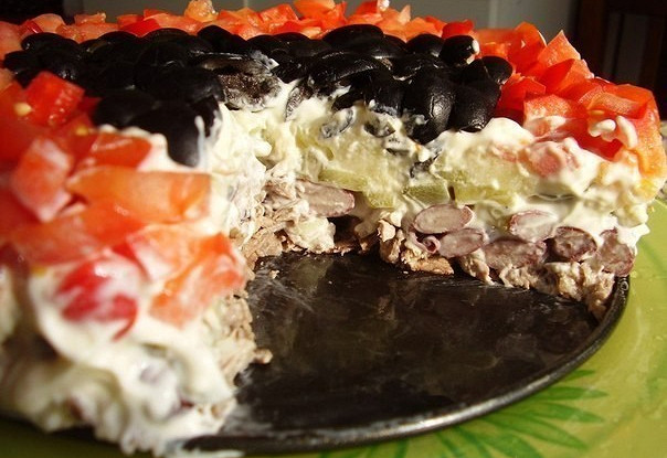 Салат с говядиной и красной фасолью