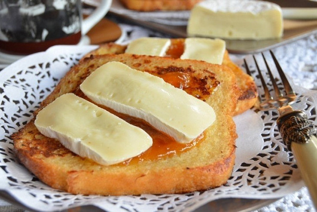 Французские тосты с камамбером
