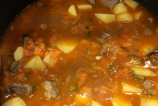 Азу по-татарски из говядины с солеными огурцами
