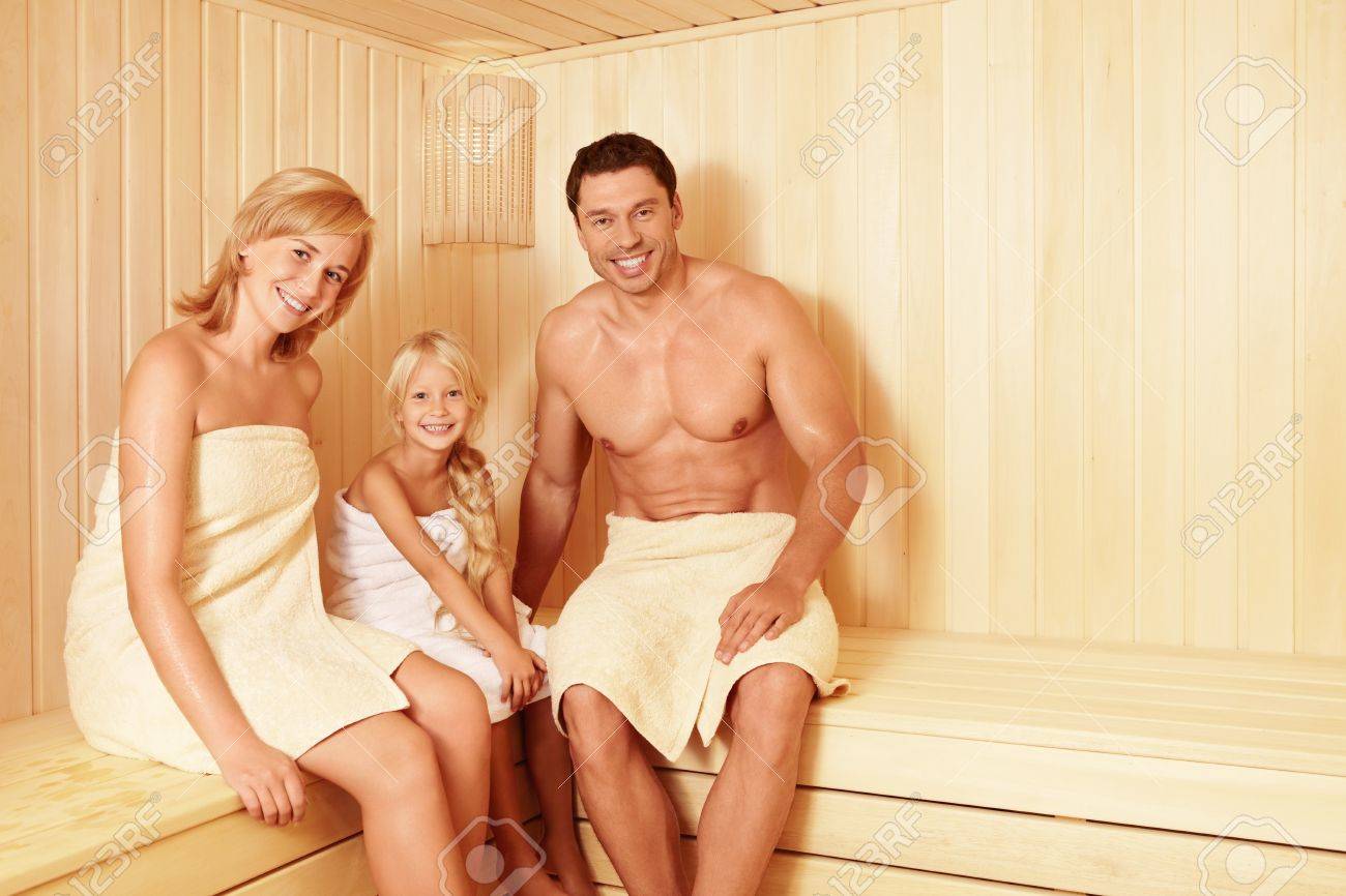 фото голых в бане всей семьей